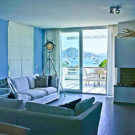 Topaz Apartment *